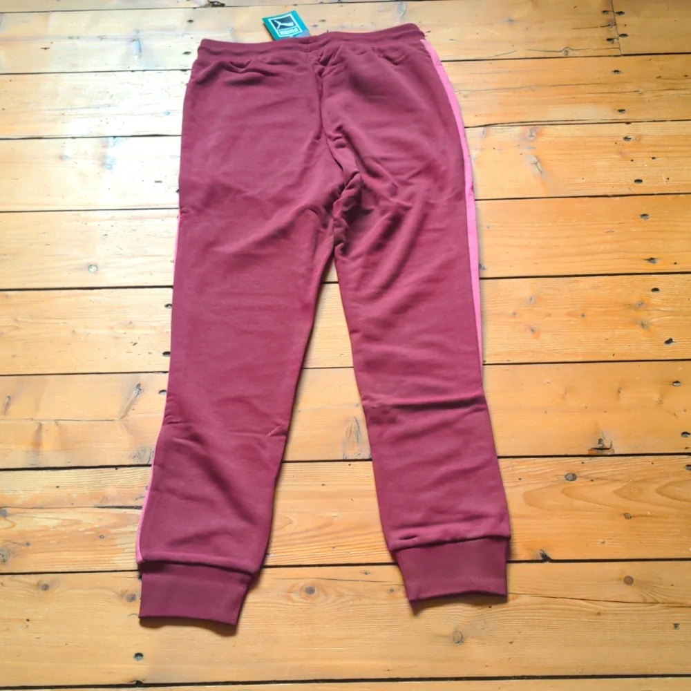 54-**NWT** Puma lightweight trackpants - Picture 2 of 8